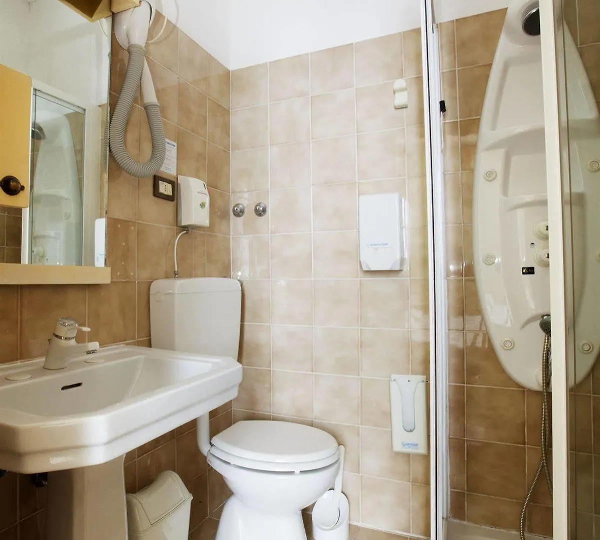 Lyric Hotel Levanto 0*,  Olaszország